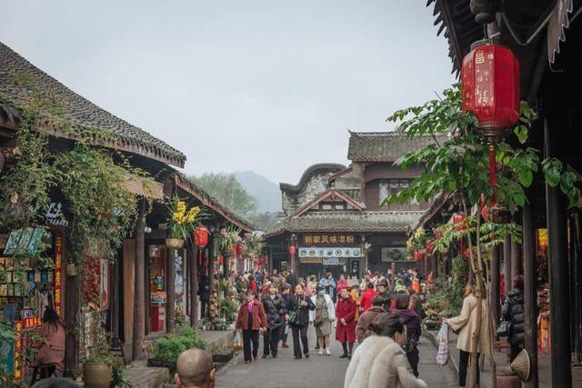 飞机上乘客突发疾病 第一直博的厦大学生挺身而出